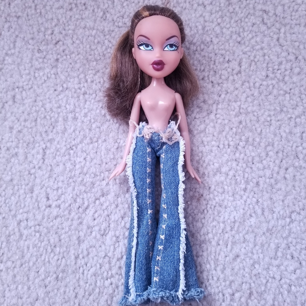 2003 Classic Strut It Yasmin Bratz Doll